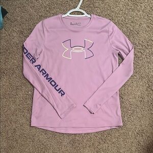 Girls Under Armour top